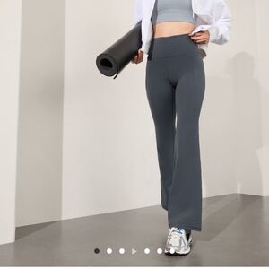 Athleta salutation stash high rise flare pants size small pockets granite